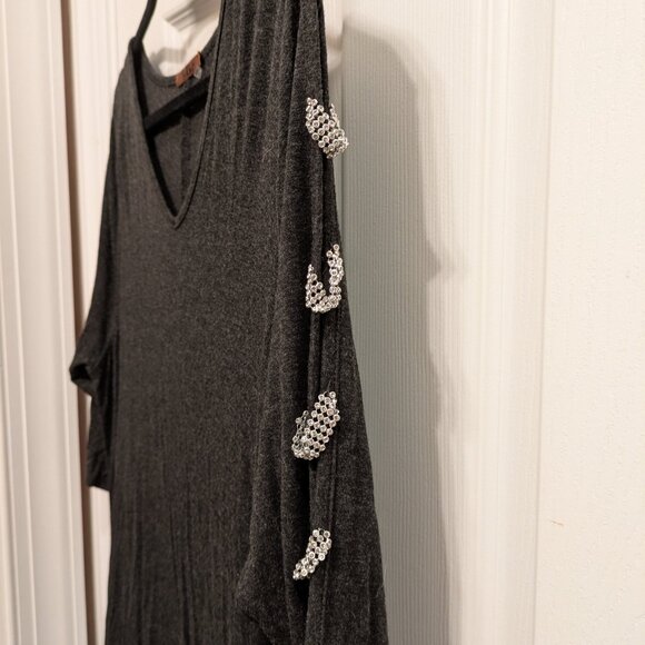 Rhinestone cut out sleeve tunic - Picture 4 of 6